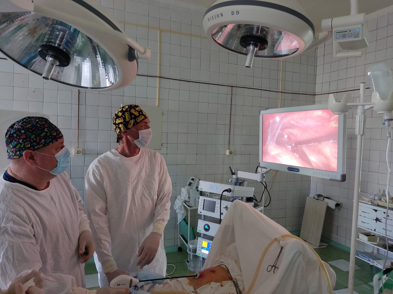 Врачи ЯОКБ в продолжают улучшать качество оказания квалифицированной малоинвазивной хирургической помощи жителям области. В рамках проекта “Мобильная и трансляционная хирургия”. Врачи ЯОКБ в продолжают улучшать качество оказания квалифицированной малоинвазивной хирургической помощи жителям области. В рамках проекта “Мобильная и трансляционная хирургия”.