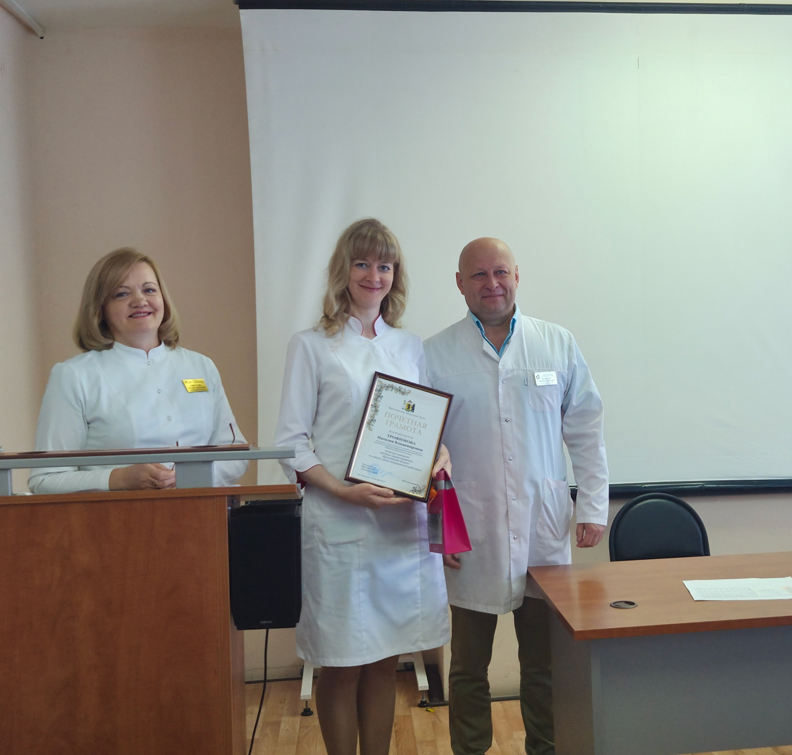 27 сотрудников ЯОКБ отмечены наградами в честь празднования Дня медицинского работника.