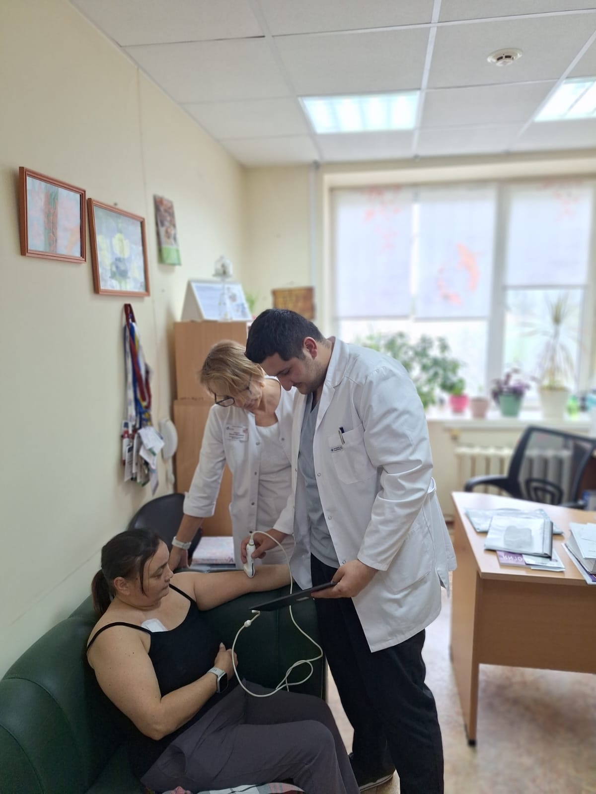 Врачи сосудистые хирурги ЯОКБ разработали новые методы оперативного вмешательства по формированию артерио-венозной фистулы, выполняемые в несколько этапов. Врачи сосудистые хирурги ЯОКБ разработали новые методы оперативного вмешательства по формированию артерио-венозной фистулы, выполняемые в несколько этапов.