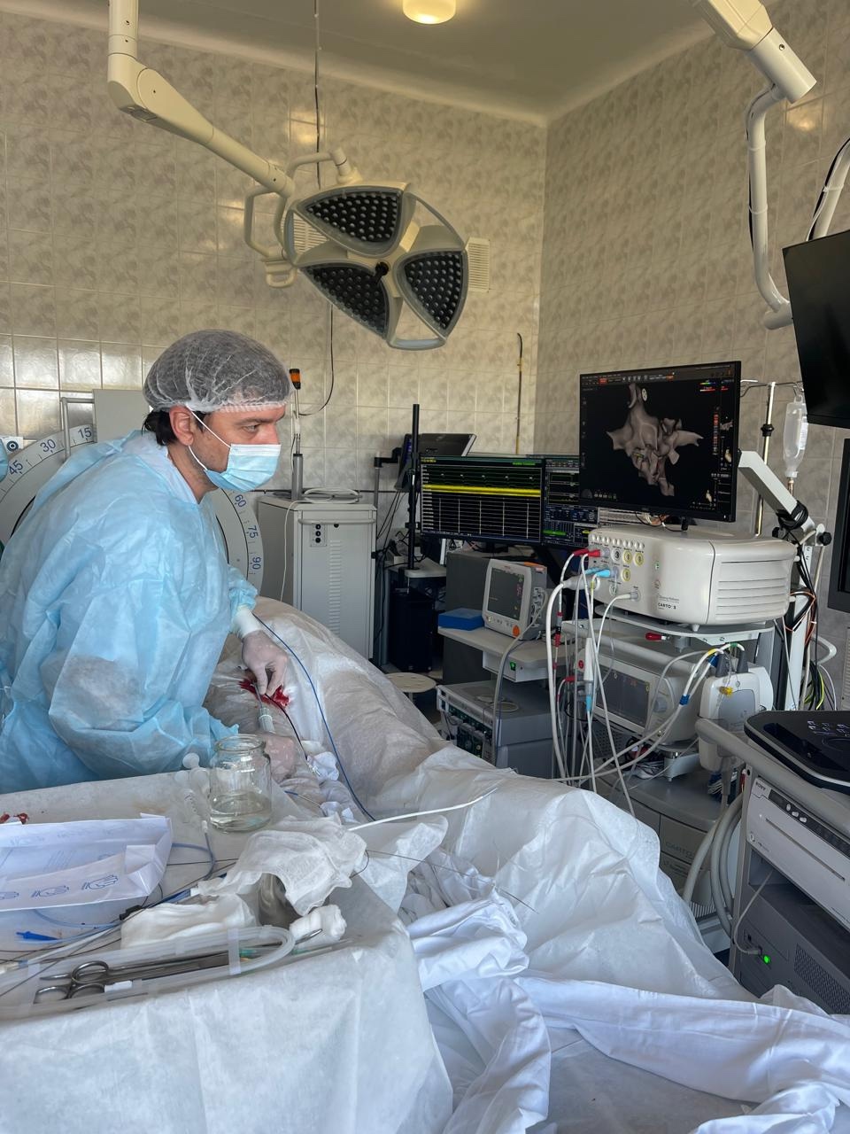 Специалисты кардиохирургического профиля из Федерального научно-методического центра кардиологии имени академика Чазова показали врачам Ярославской областной клинической больницы инновационную методику Zero-fluoro. Специалисты кардиохирургического профиля из Федерального научно-методического центра кардиологии имени академика Чазова показали врачам Ярославской областной клинической больницы инновационную методику Zero-fluoro.