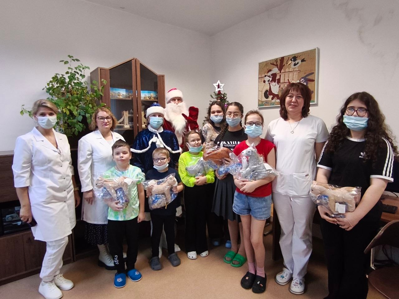 Новогоднее чудо в детской офтальмологии: подарки, радость и добрые пожелания!